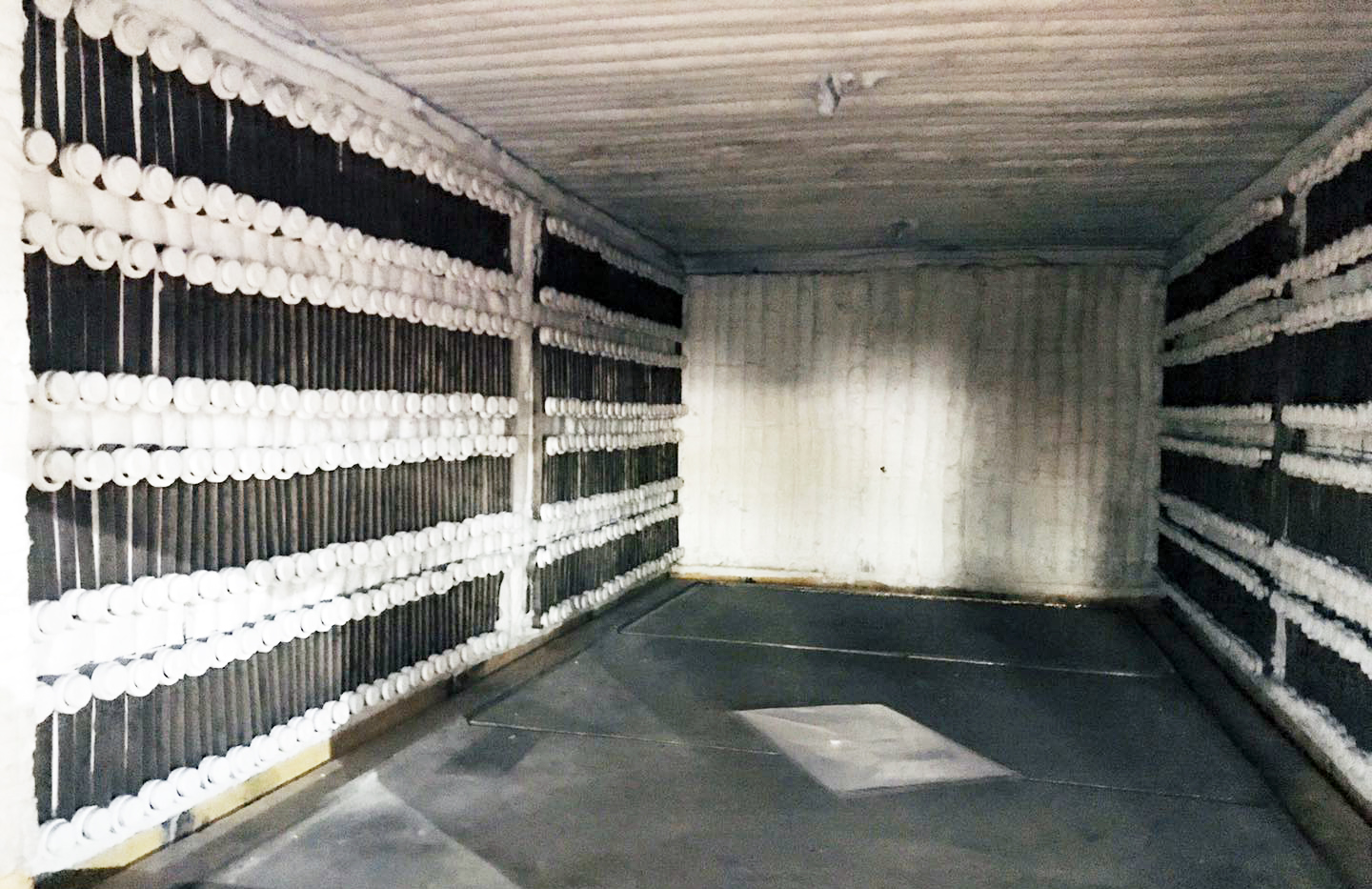 熱處理爐常用的耐火材料-耐火澆注料爐體