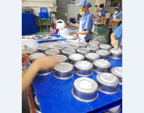 一種錯位式掛弧送電槽輪組的管子釬焊爐