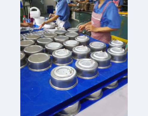 一種用于毛細管釬焊的釬焊爐及其釬焊工藝