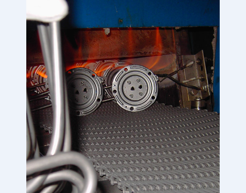 一種新型的網帶式釬焊爐冷卻裝置