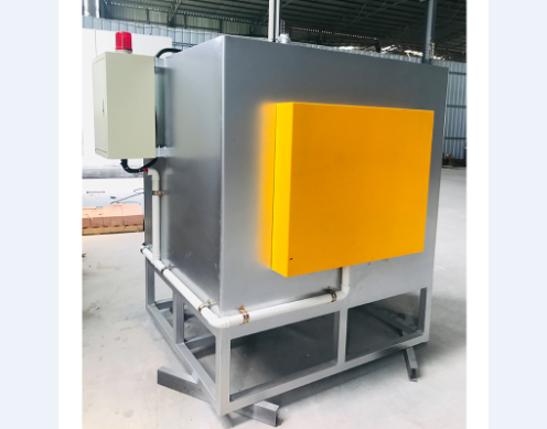 一種內(nèi)置多循環(huán)內(nèi)腔的箱式淬火爐