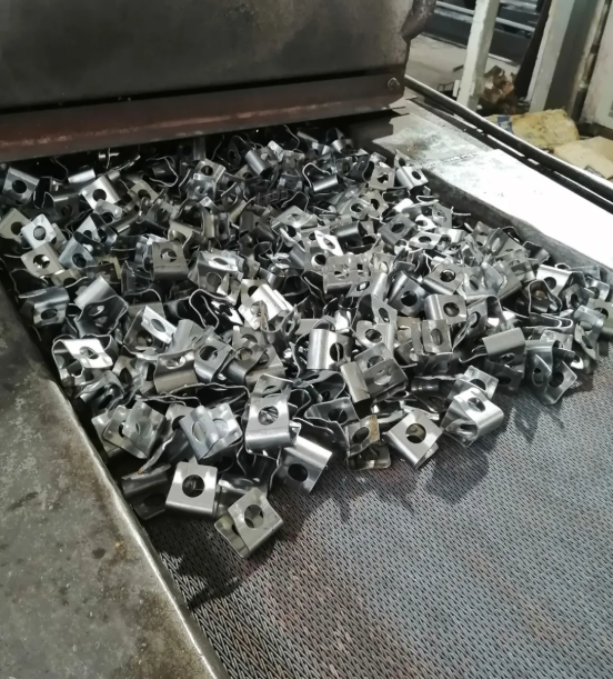 65Mn彈性夾片淬火處理